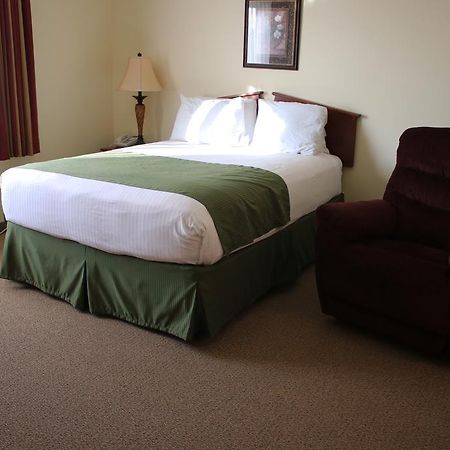The Edgewood Hotel And Suites Fairbury المظهر الخارجي الصورة