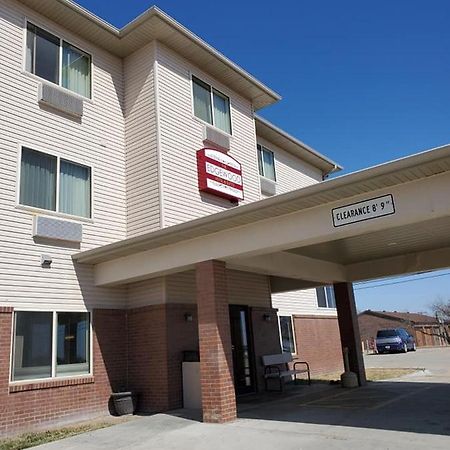 The Edgewood Hotel And Suites Fairbury المظهر الخارجي الصورة