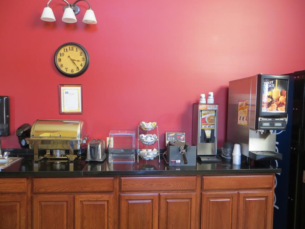 The Edgewood Hotel And Suites Fairbury المظهر الخارجي الصورة