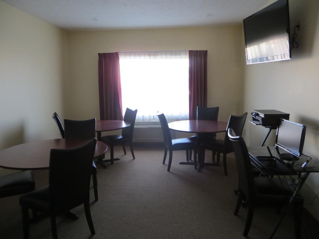 The Edgewood Hotel And Suites Fairbury المظهر الخارجي الصورة