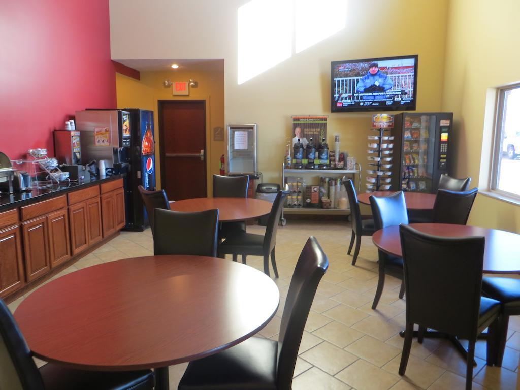 The Edgewood Hotel And Suites Fairbury المظهر الخارجي الصورة