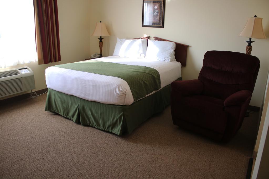 The Edgewood Hotel And Suites Fairbury المظهر الخارجي الصورة