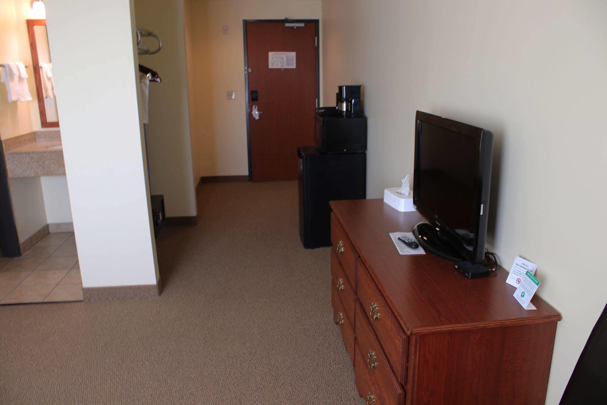 The Edgewood Hotel And Suites Fairbury المظهر الخارجي الصورة