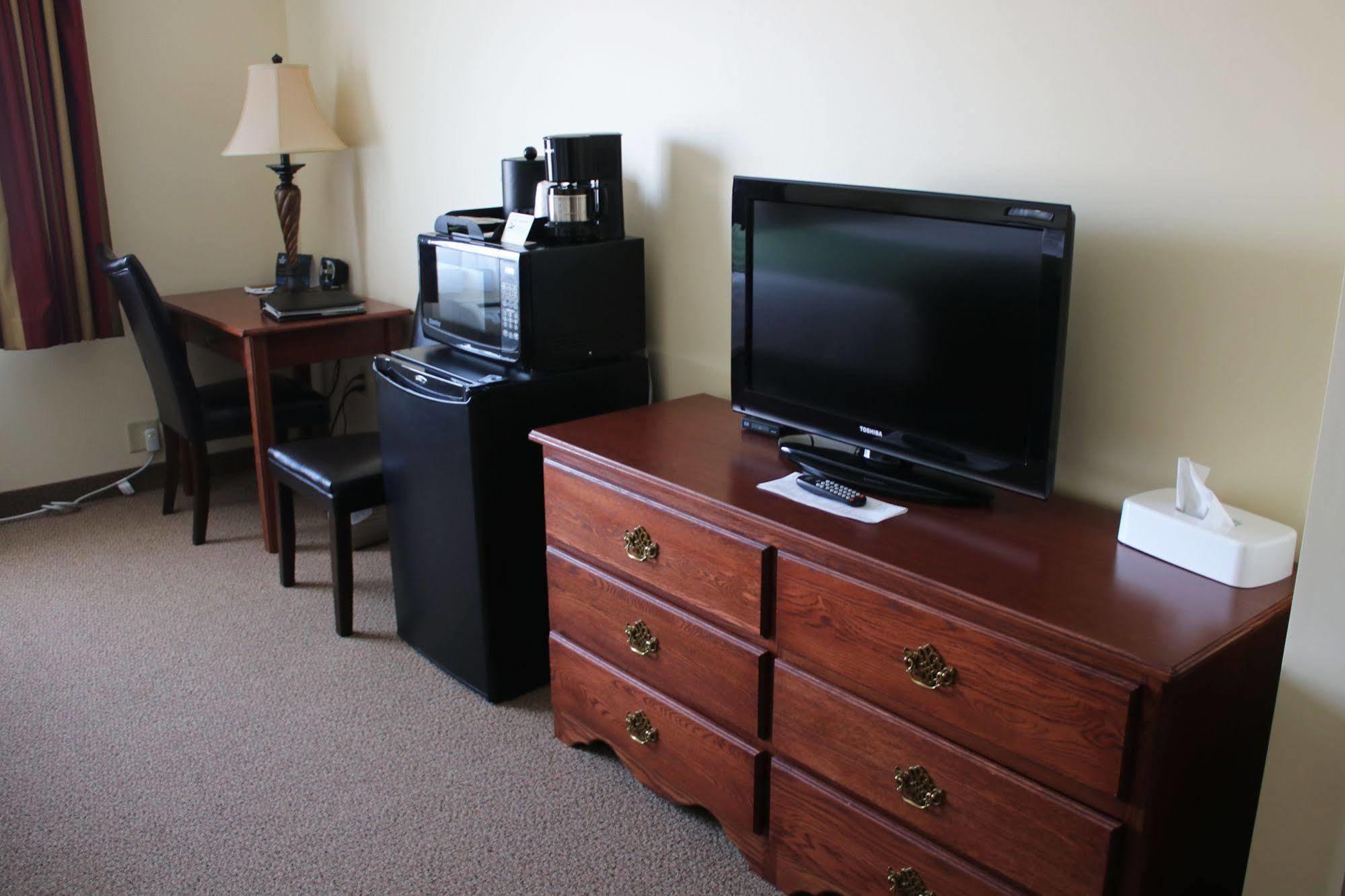 The Edgewood Hotel And Suites Fairbury المظهر الخارجي الصورة