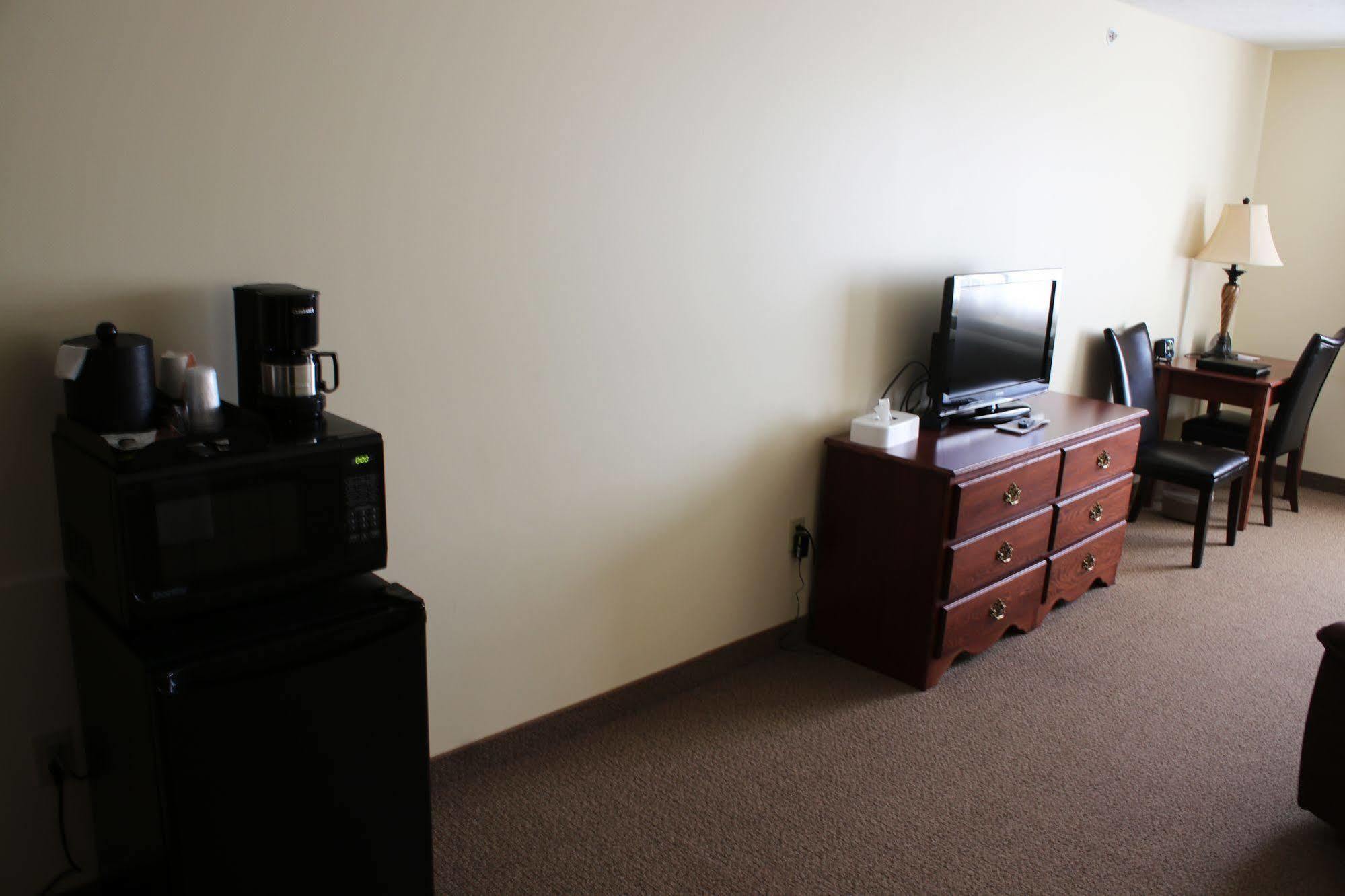 The Edgewood Hotel And Suites Fairbury المظهر الخارجي الصورة