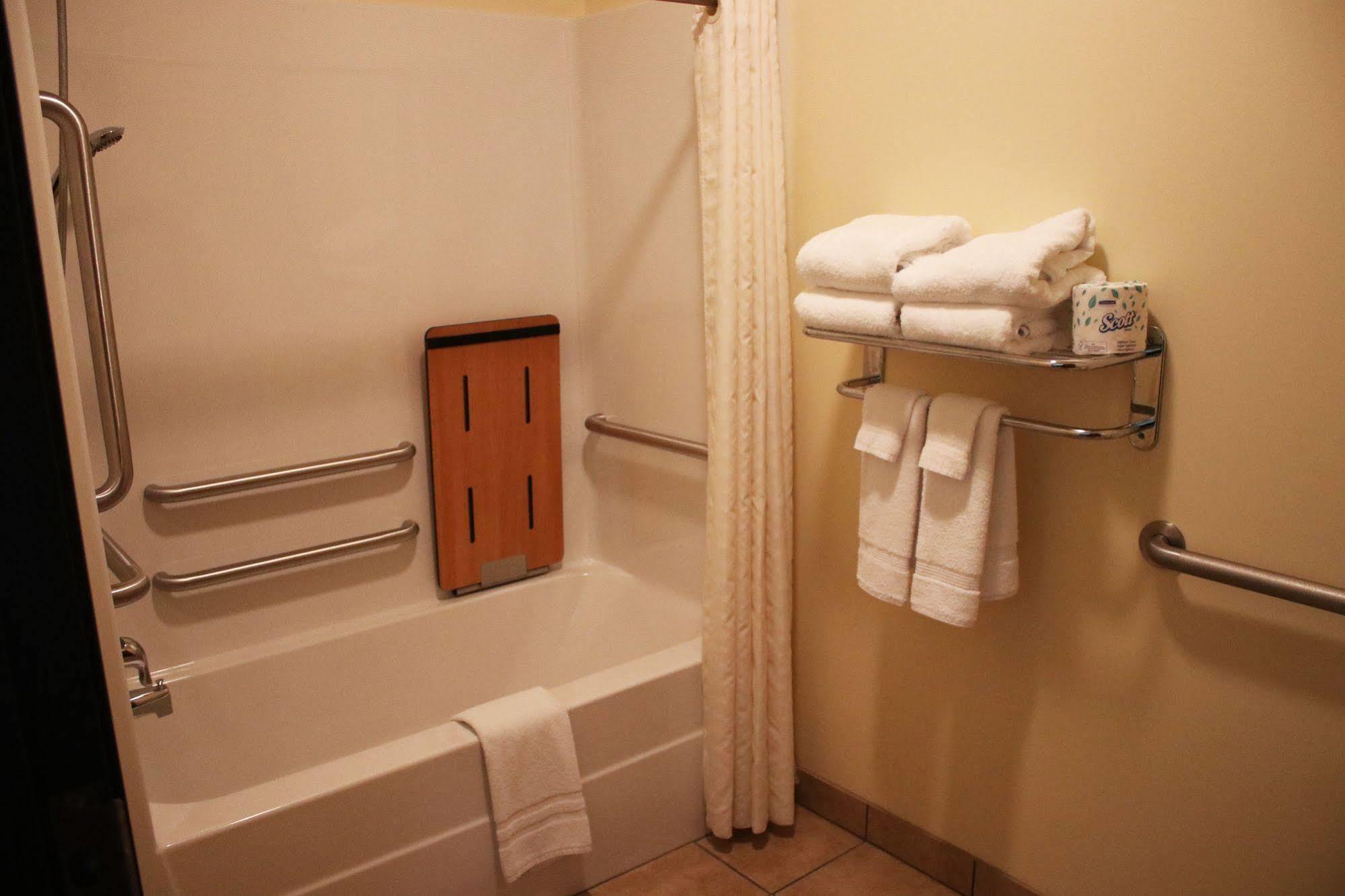 The Edgewood Hotel And Suites Fairbury المظهر الخارجي الصورة