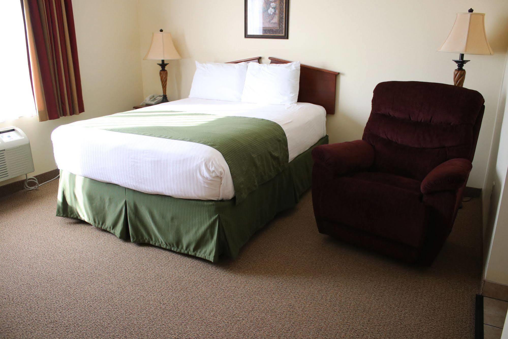 The Edgewood Hotel And Suites Fairbury المظهر الخارجي الصورة