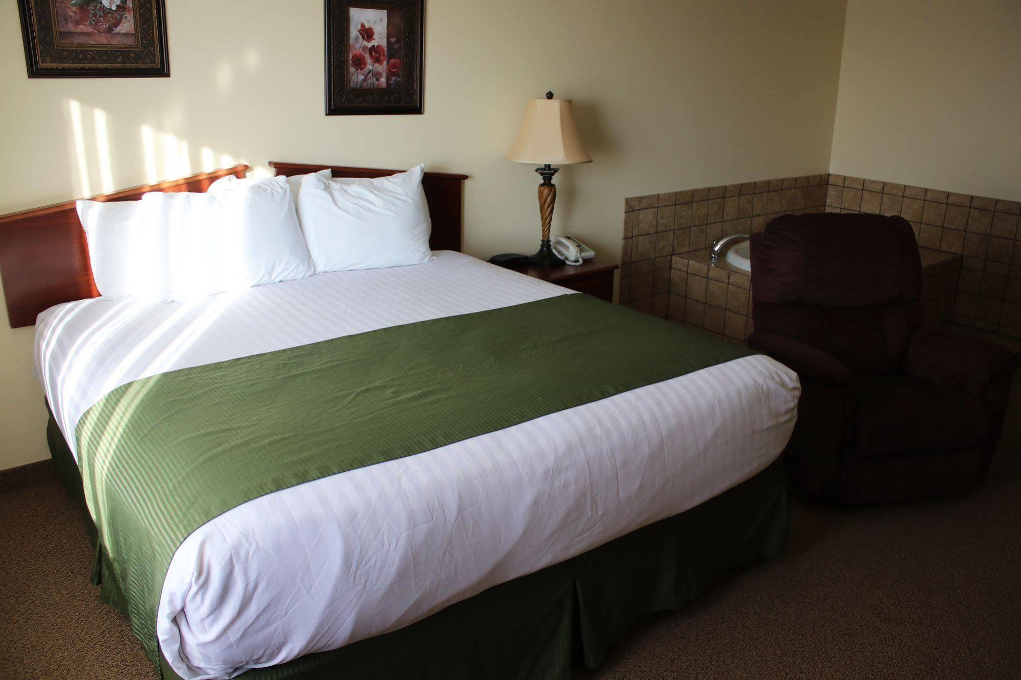 The Edgewood Hotel And Suites Fairbury المظهر الخارجي الصورة