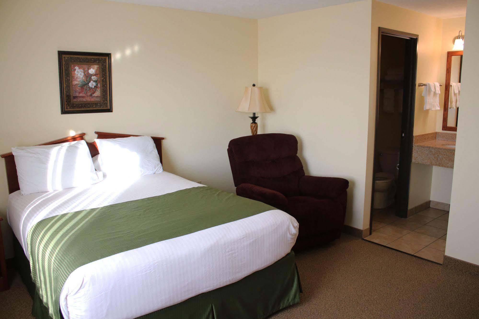 The Edgewood Hotel And Suites Fairbury المظهر الخارجي الصورة
