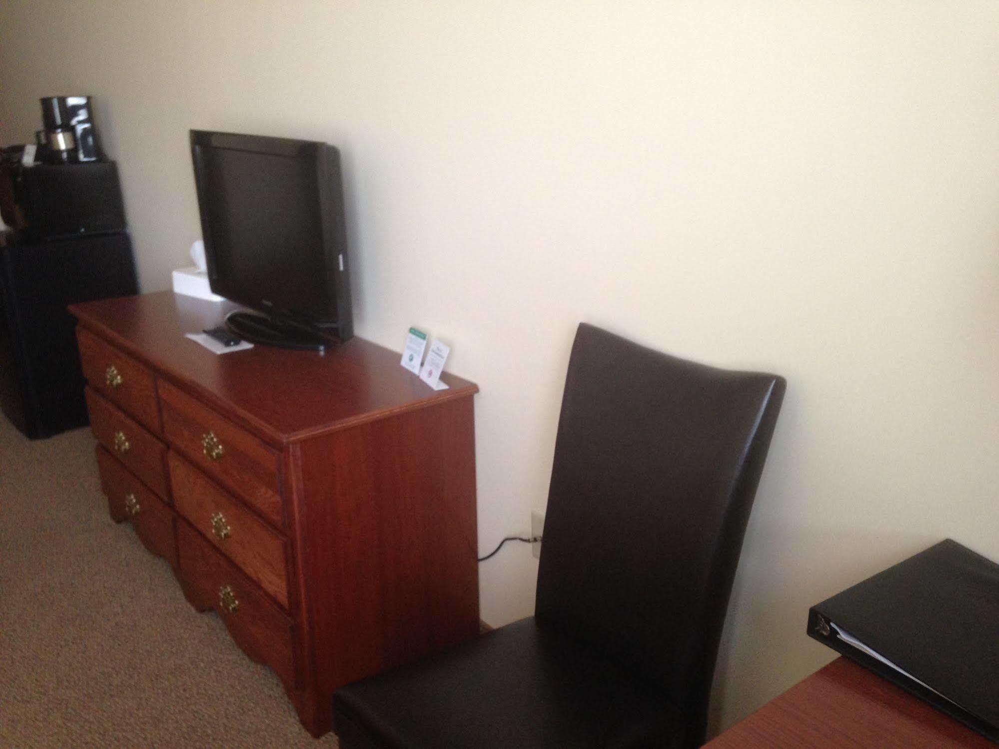 The Edgewood Hotel And Suites Fairbury المظهر الخارجي الصورة