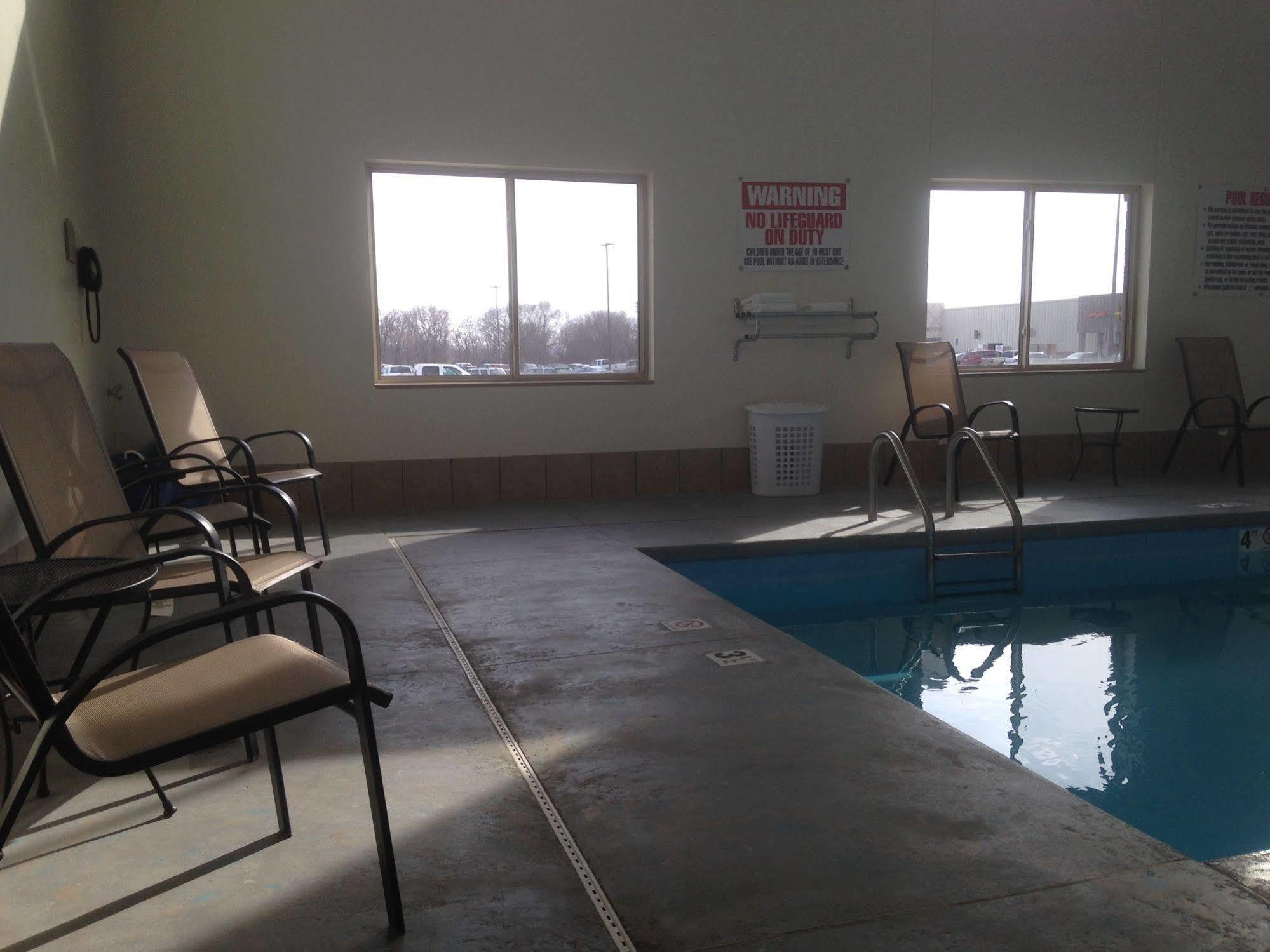 The Edgewood Hotel And Suites Fairbury المظهر الخارجي الصورة