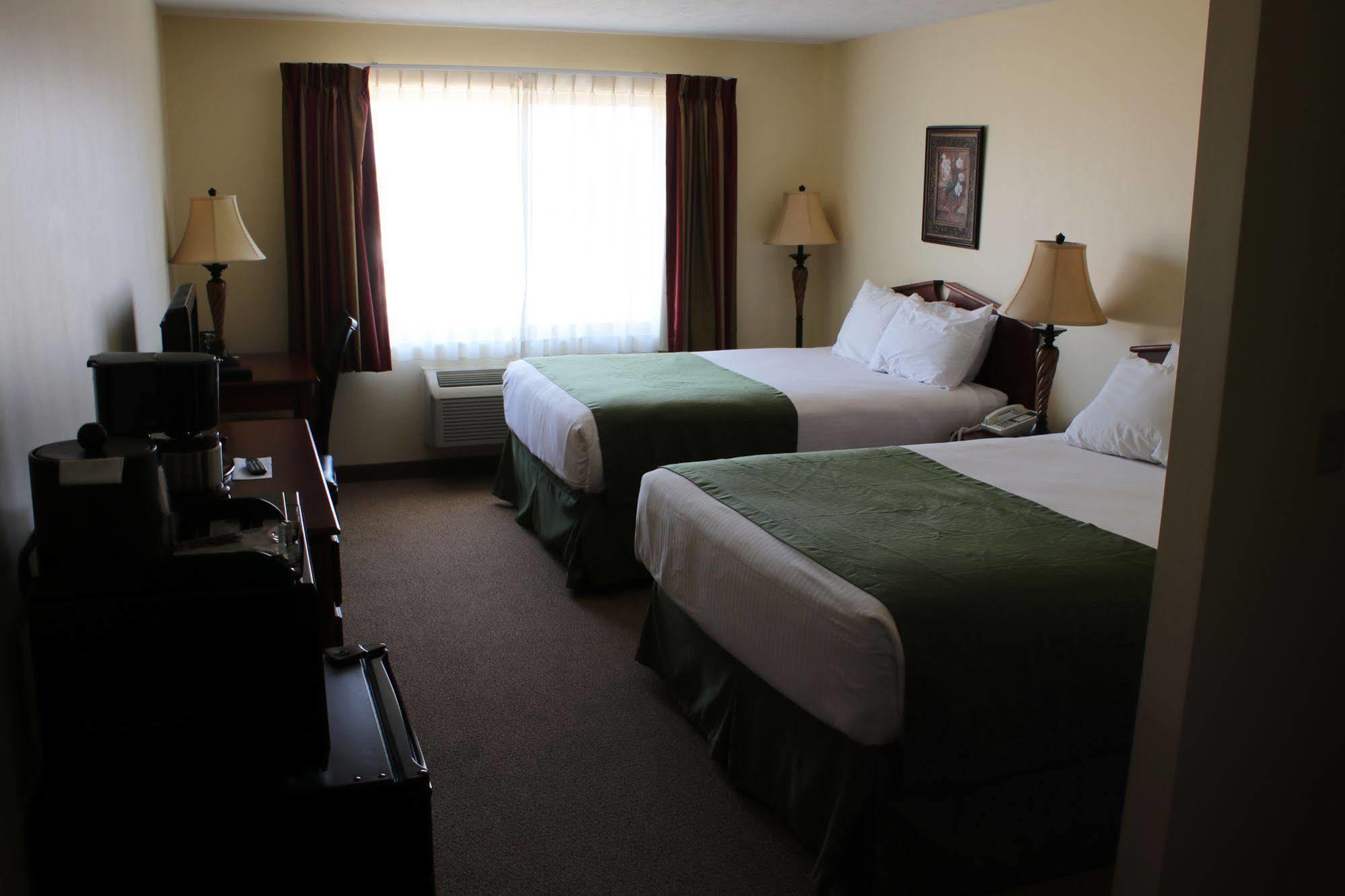The Edgewood Hotel And Suites Fairbury المظهر الخارجي الصورة