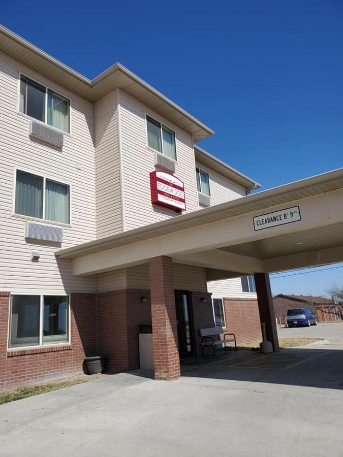 The Edgewood Hotel And Suites Fairbury المظهر الخارجي الصورة